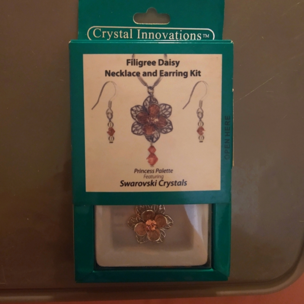 Daisy necklace & earrings kit